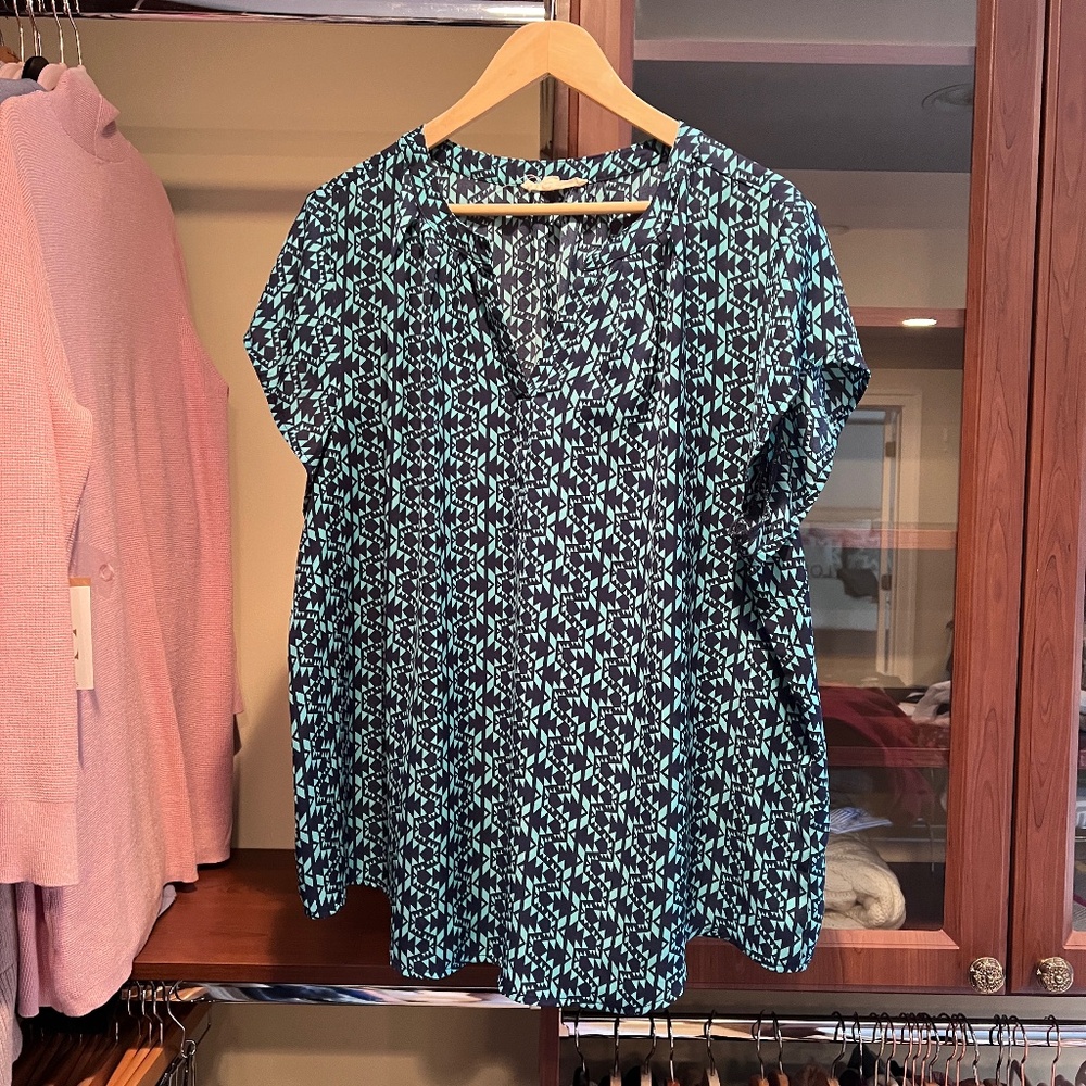 Fun2Fun Split Neck Blouse 2X - Picture 2 of 5